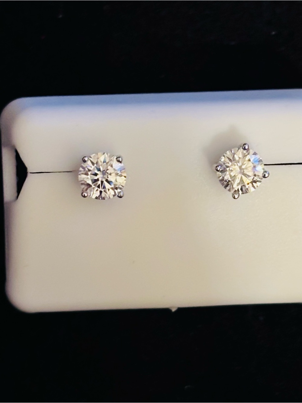 Classic Moissanite 1ct VVS1 CZ Stud Earrings in 925 Silver - screw back